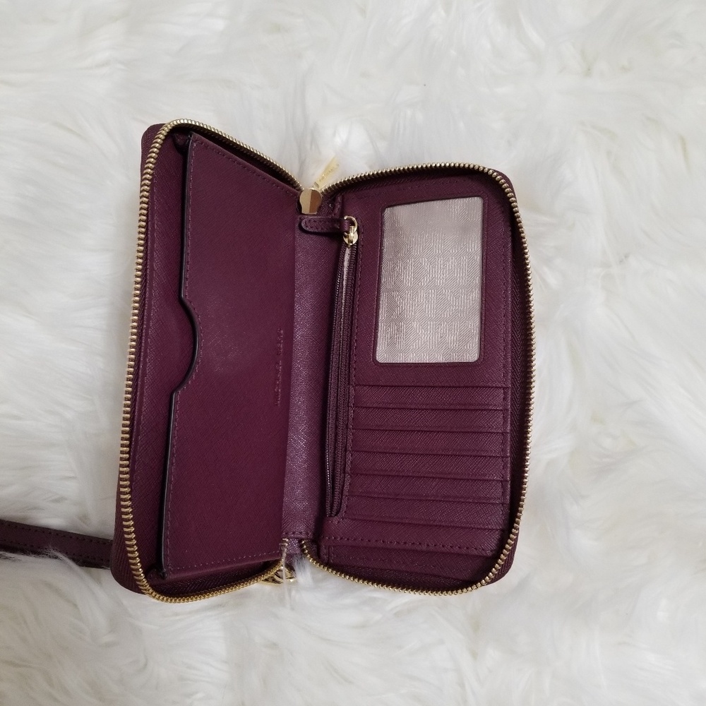 Michael Kors Jet Set Travel Smartphone Wristlet - Picture 4 of 7